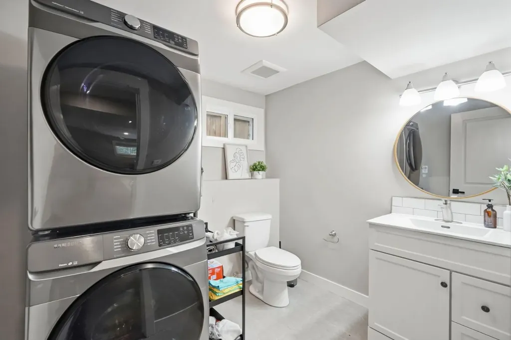 2924 Lathom Crescent SW Calgary AB T3E 5W7