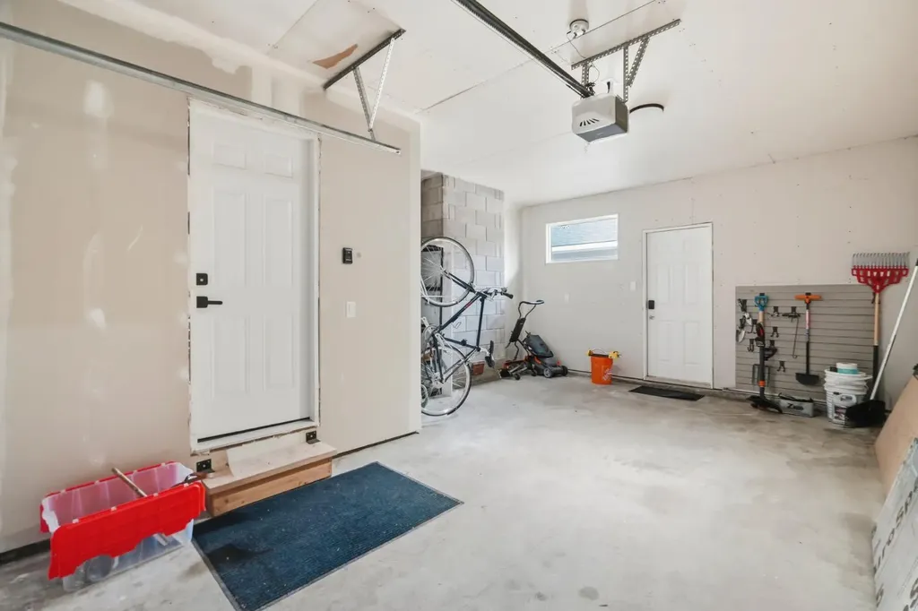 2924 Lathom Crescent SW Calgary AB T3E 5W7