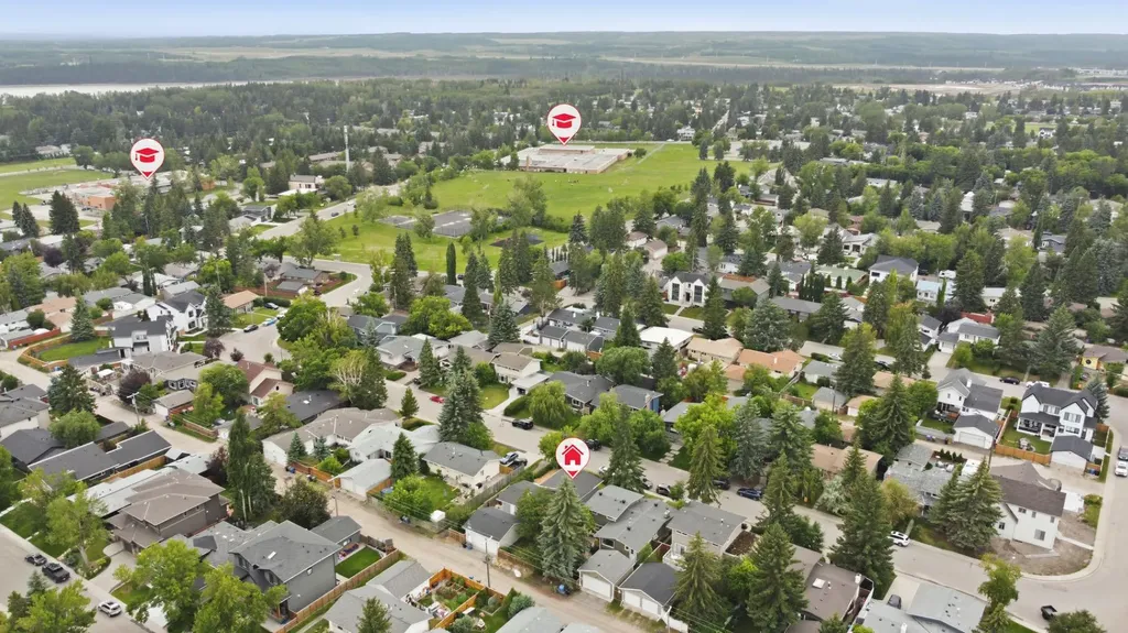 2924 Lathom Crescent SW Calgary AB T3E 5W7
