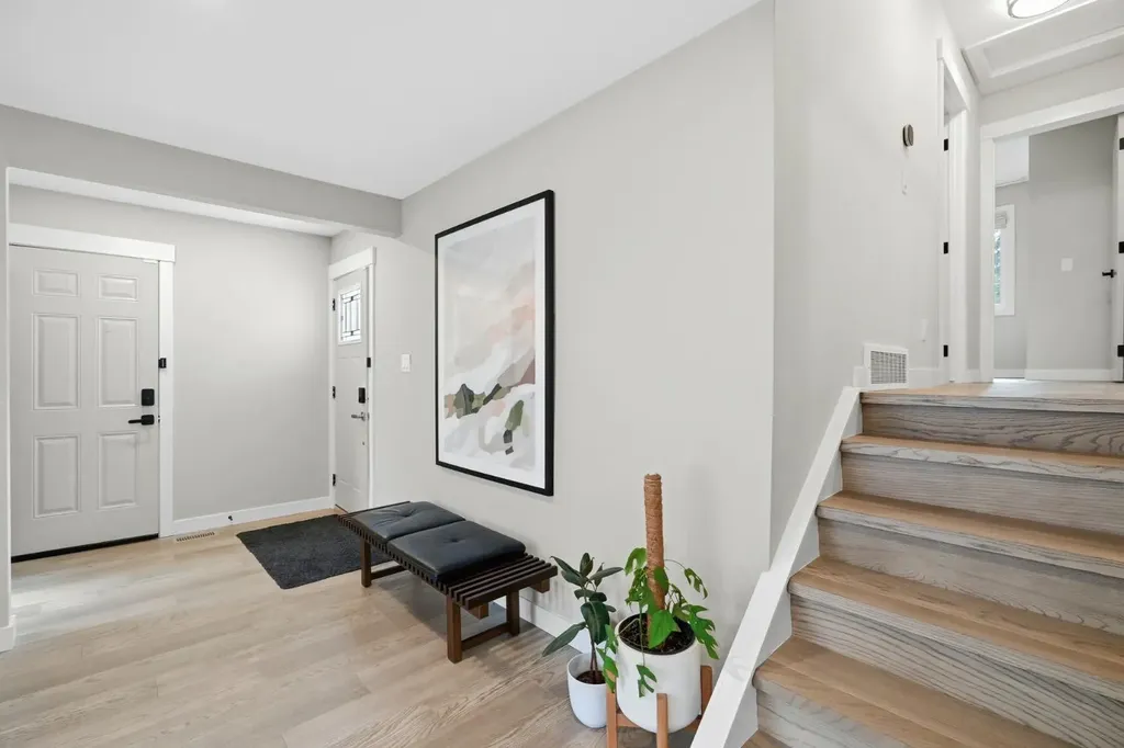 2924 Lathom Crescent SW Calgary AB T3E 5W7