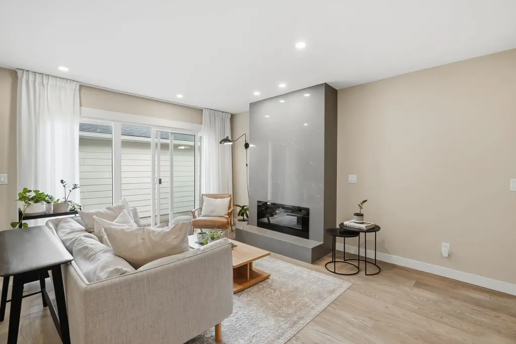 2924 Lathom Crescent SW Calgary AB T3E 5W7