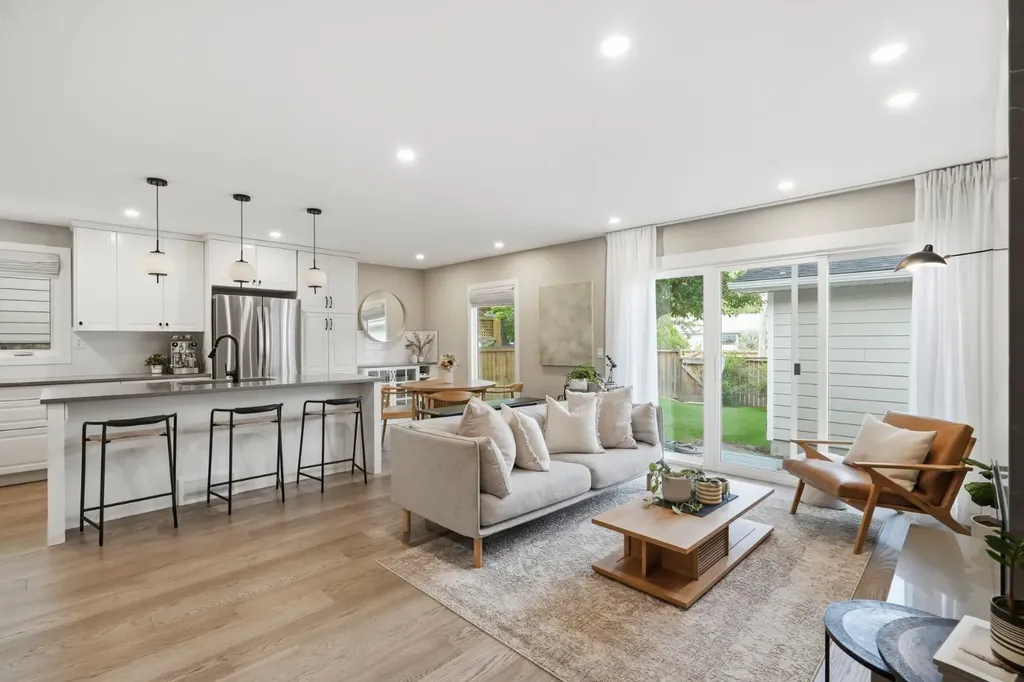 2924 Lathom Crescent SW Calgary AB T3E 5W7