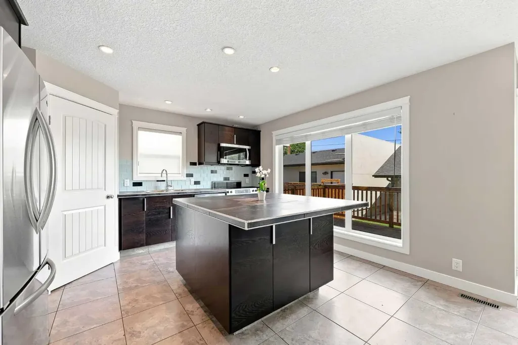 4836 Bowness Road NW Calgary AB T3B 0B7