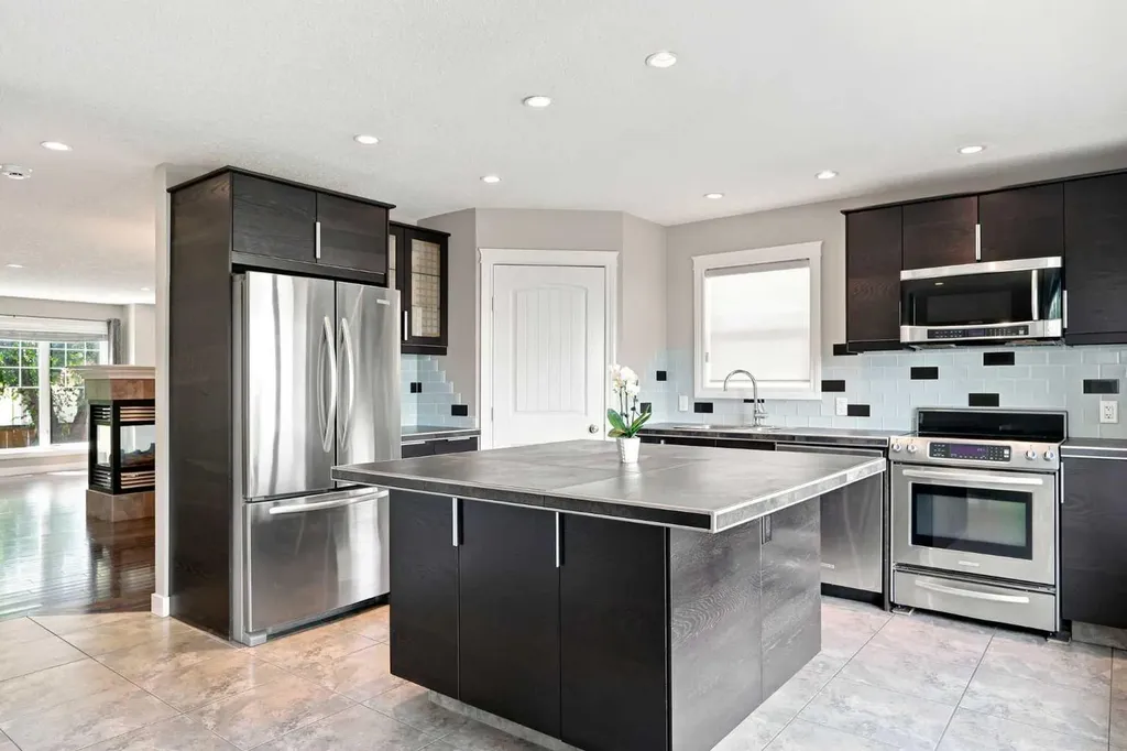 4836 Bowness Road NW Calgary AB T3B 0B7