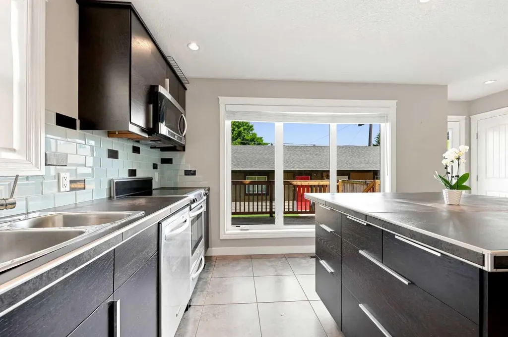 4836 Bowness Road NW Calgary AB T3B 0B7