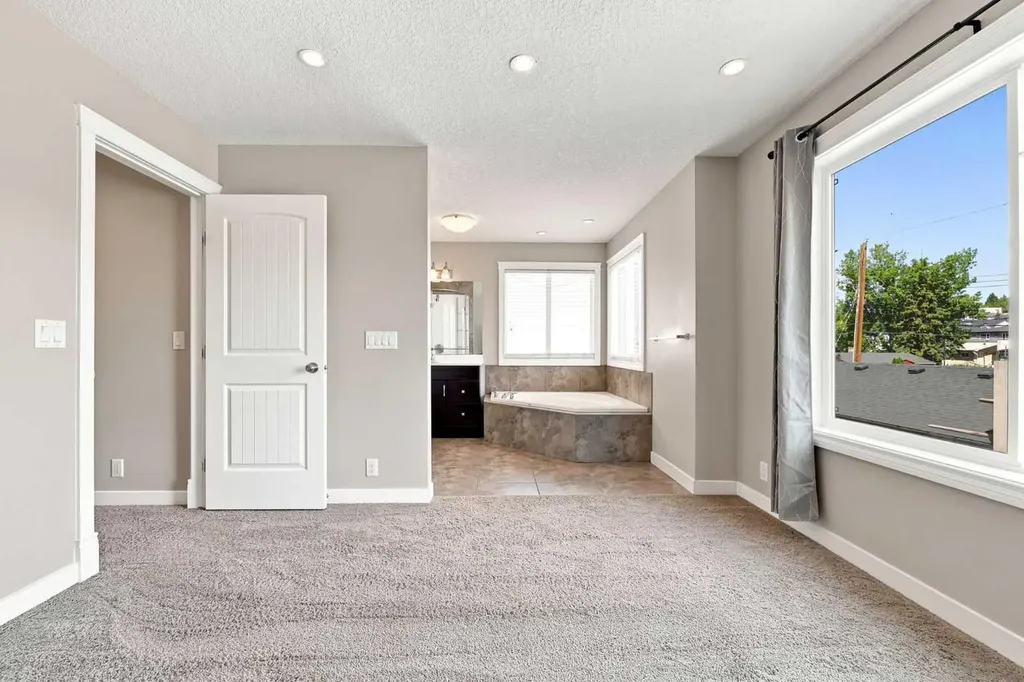 4836 Bowness Road NW Calgary AB T3B 0B7