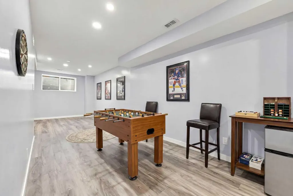 4836 Bowness Road NW Calgary AB T3B 0B7