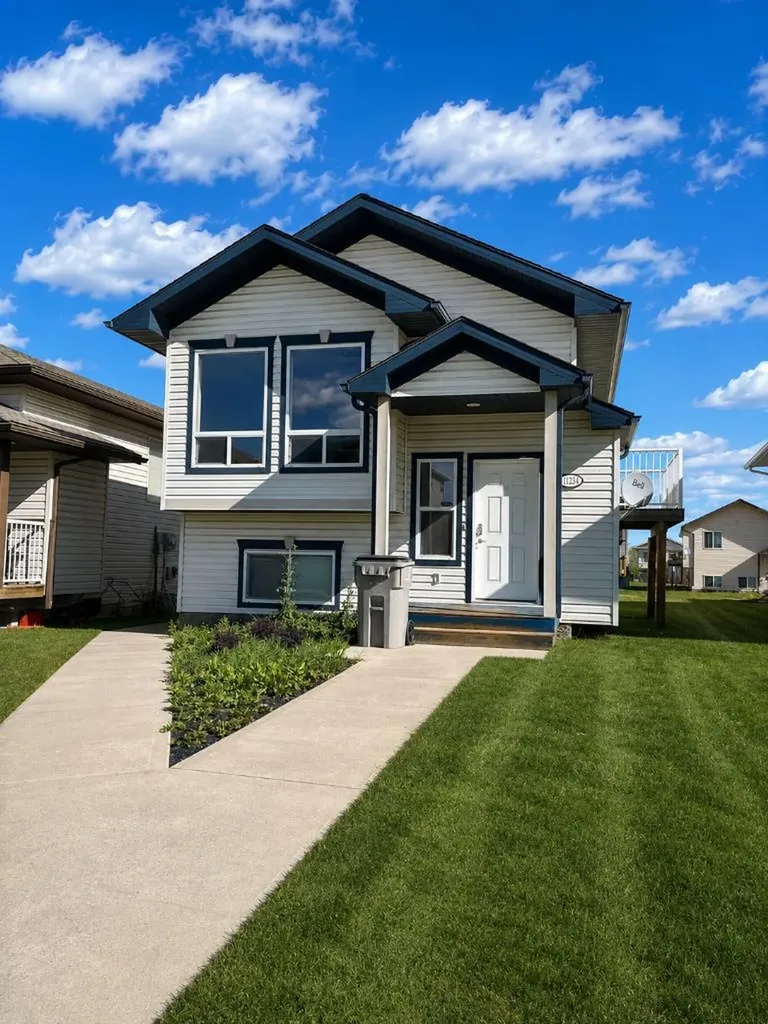 11234 75 Avenue Grande Prairie AB T8W0C5