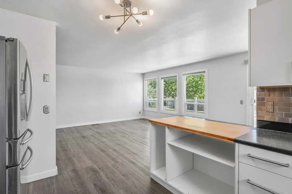 6824 Temple Drive NE Calgary AB T1Y 4X8