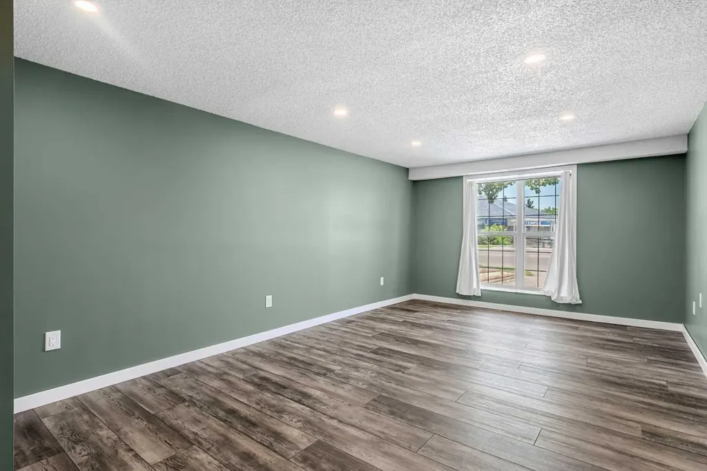 6824 Temple Drive NE Calgary AB T1Y 4X8