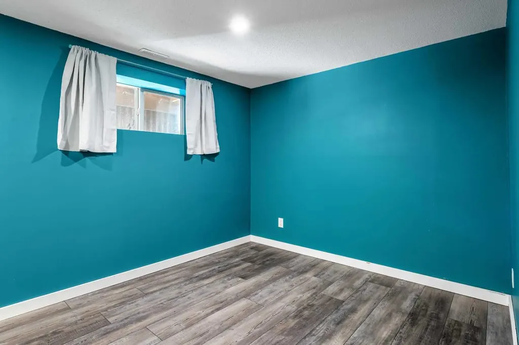 6824 Temple Drive NE Calgary AB T1Y 4X8