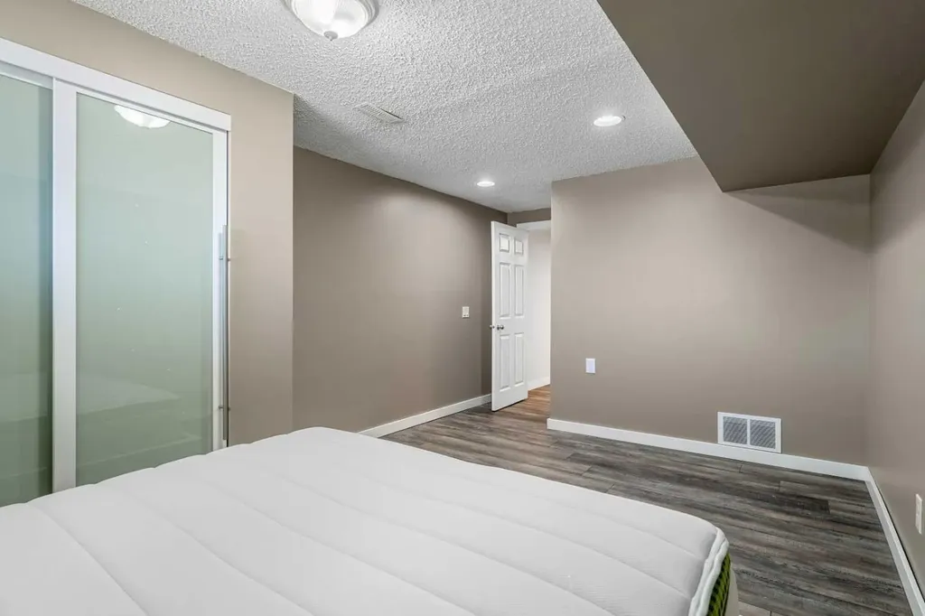 6824 Temple Drive NE Calgary AB T1Y 4X8