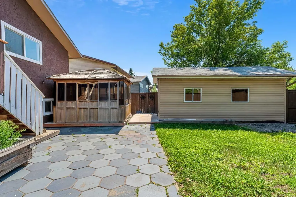 6824 Temple Drive NE Calgary AB T1Y 4X8