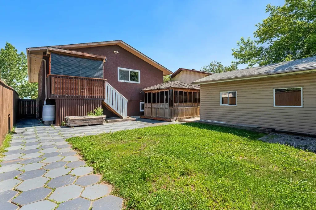 6824 Temple Drive NE Calgary AB T1Y 4X8
