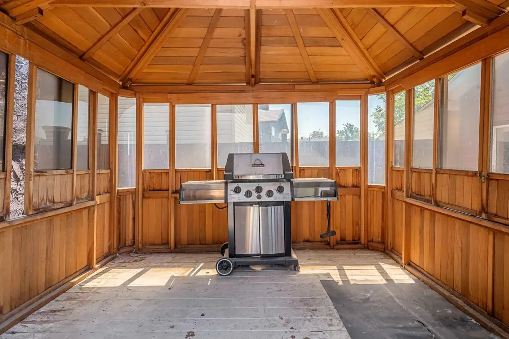 6824 Temple Drive NE Calgary AB T1Y 4X8
