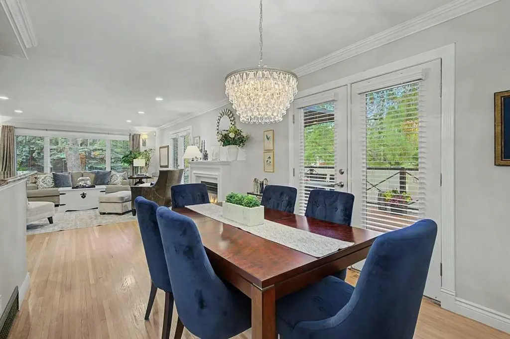 76 Chinook Drive SW Calgary AB T2V 2P9