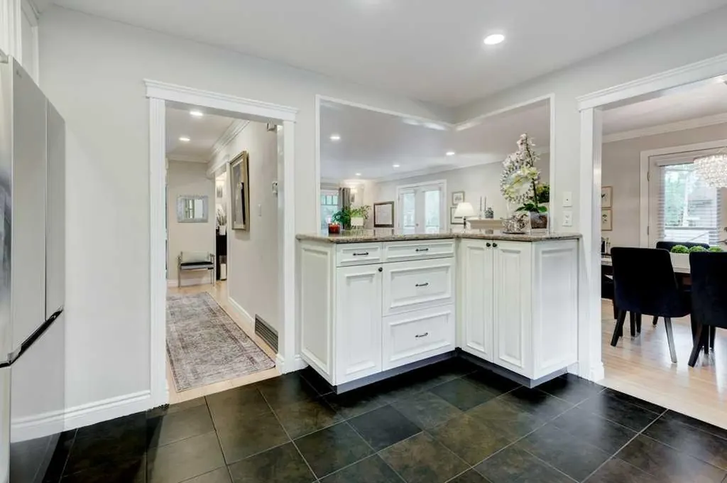 76 Chinook Drive SW Calgary AB T2V 2P9