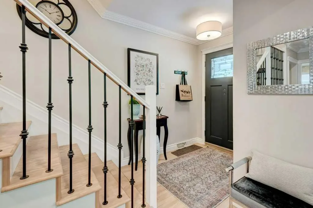 76 Chinook Drive SW Calgary AB T2V 2P9