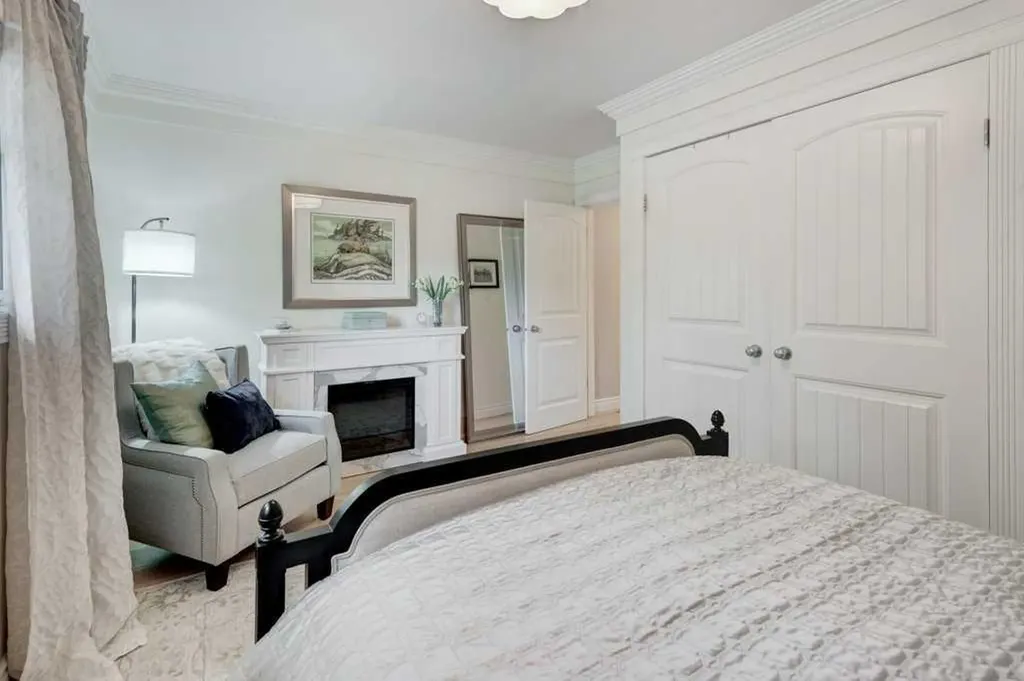 76 Chinook Drive SW Calgary AB T2V 2P9