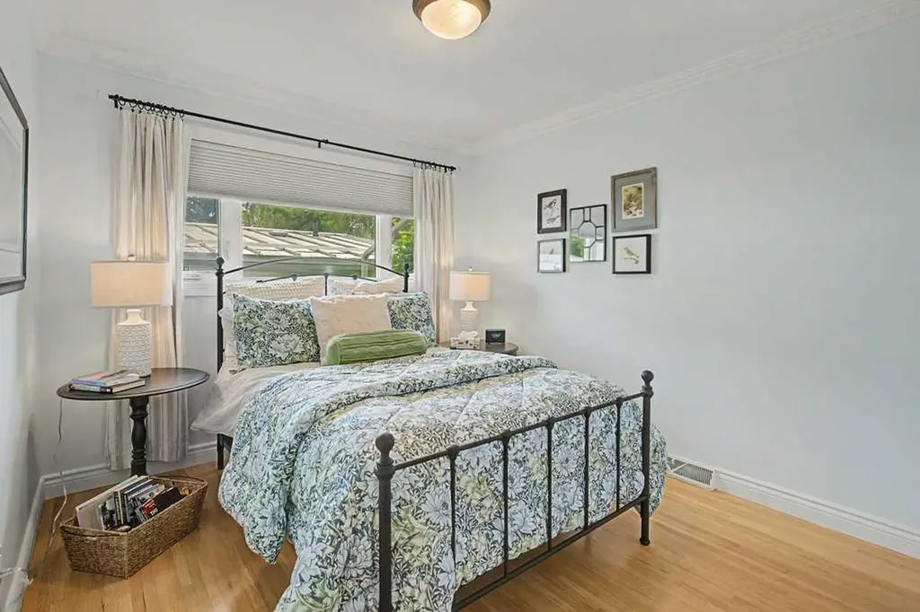 76 Chinook Drive SW Calgary AB T2V 2P9