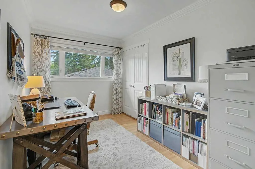 76 Chinook Drive SW Calgary AB T2V 2P9