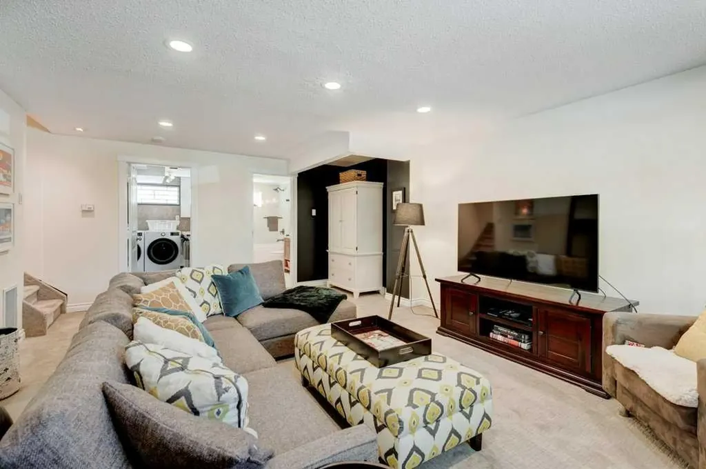 76 Chinook Drive SW Calgary AB T2V 2P9