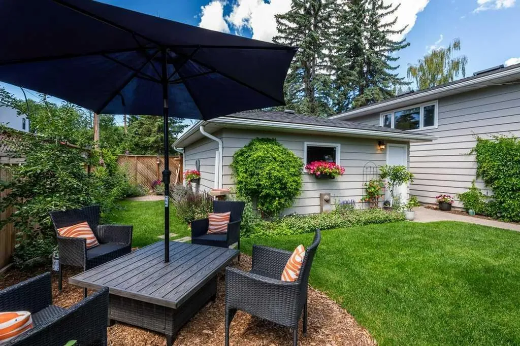 76 Chinook Drive SW Calgary AB T2V 2P9