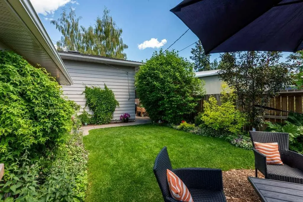 76 Chinook Drive SW Calgary AB T2V 2P9