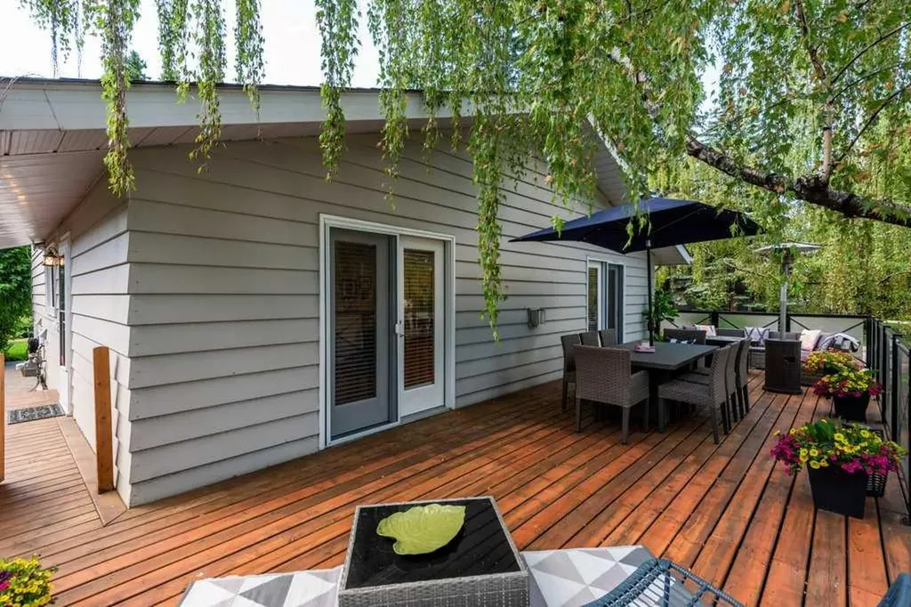 76 Chinook Drive SW Calgary AB T2V 2P9