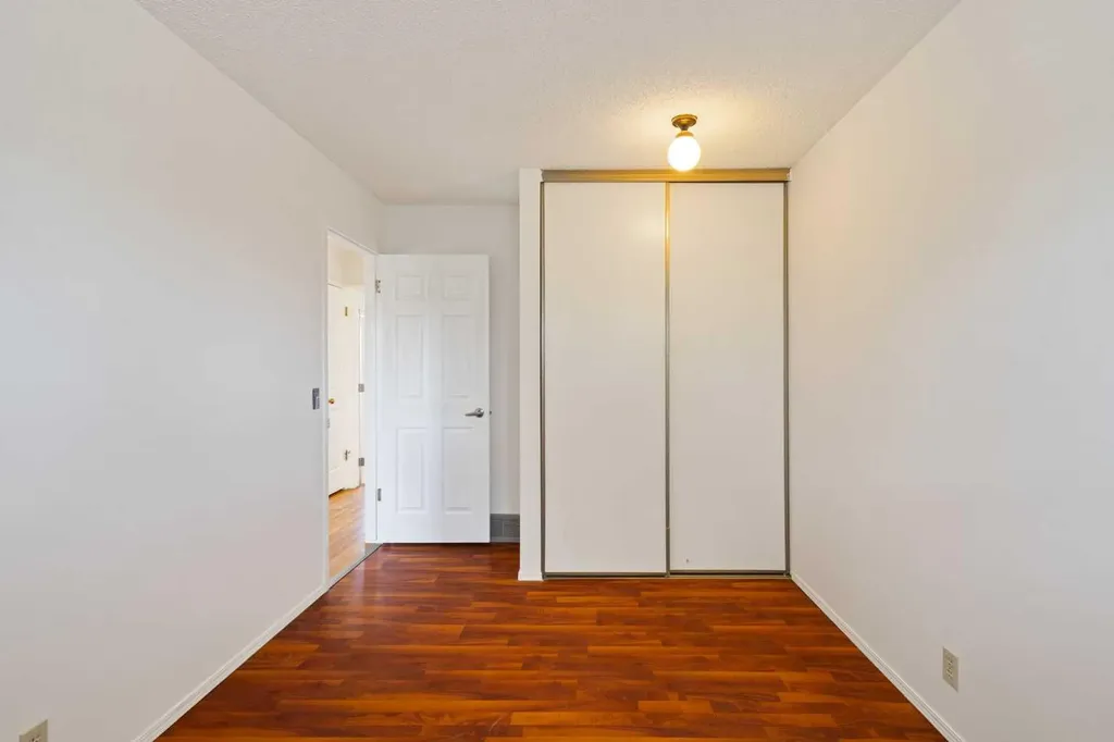 1132 Millcrest Rise SW Calgary AB T2Y 2L9