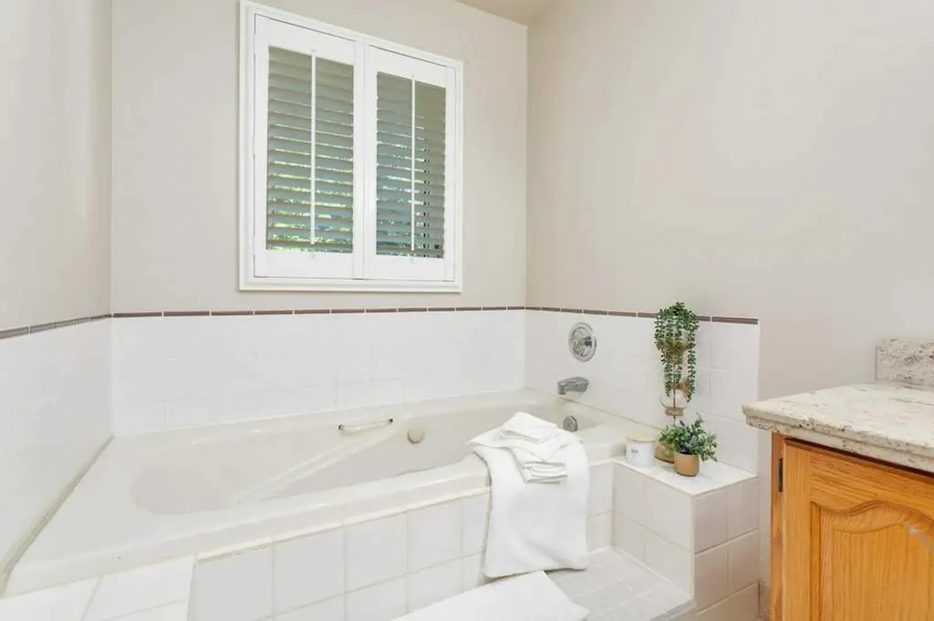 5217 46 Avenue Rimbey AB T0C 2J0