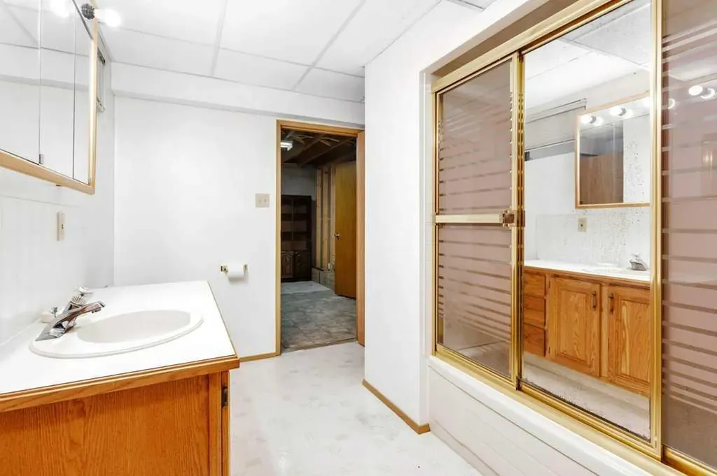 5217 46 Avenue Rimbey AB T0C 2J0