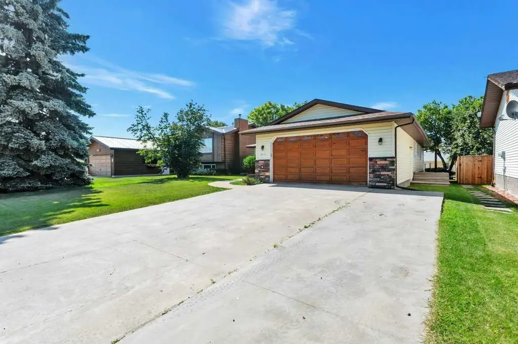 5217 46 Avenue Rimbey AB T0C 2J0
