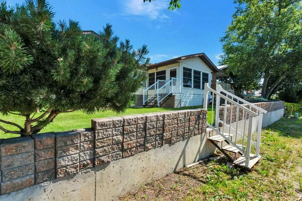 5217 46 Avenue Rimbey AB T0C 2J0