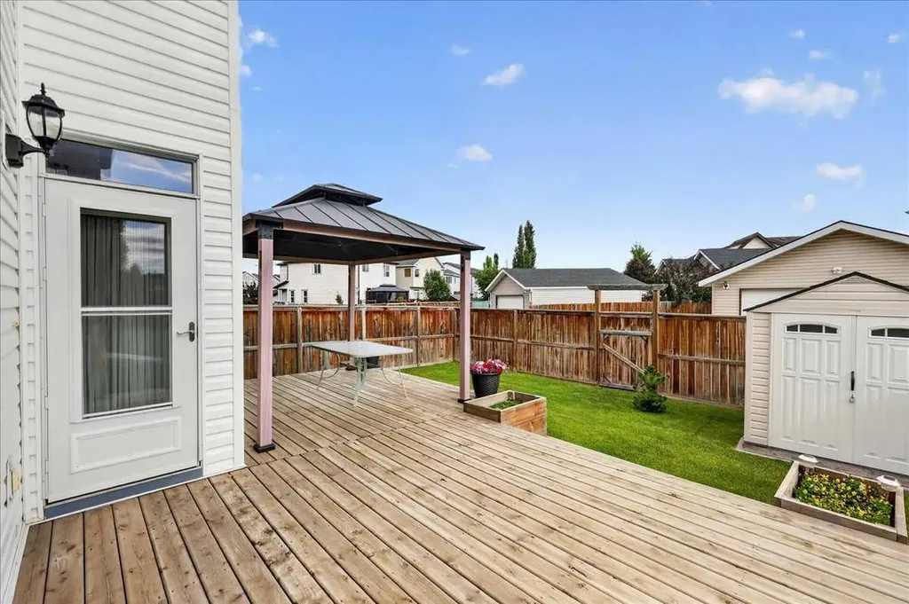 18 Copperstone Drive SE Calgary AB T2Z 0P2