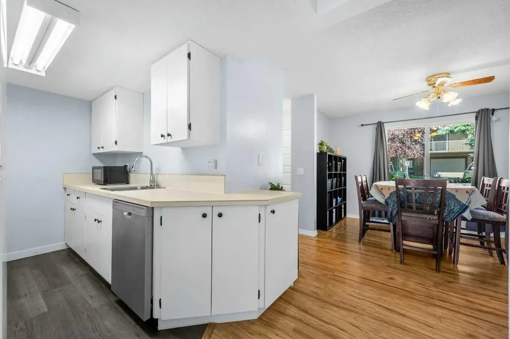 1055 72 Avenue NW Calgary AB T2K 5S4