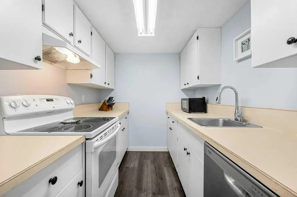1055 72 Avenue NW Calgary AB T2K 5S4