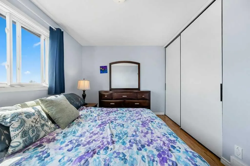 1055 72 Avenue NW Calgary AB T2K 5S4
