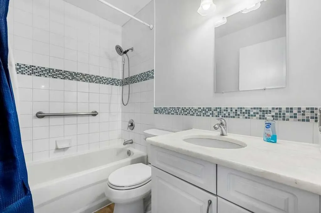 1055 72 Avenue NW Calgary AB T2K 5S4