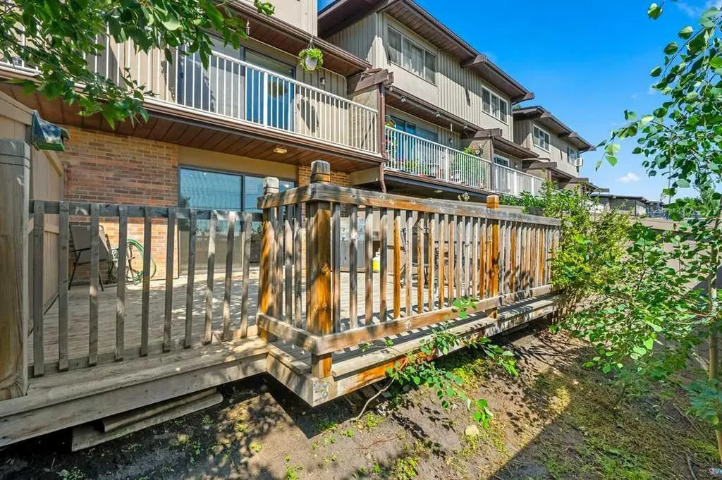 1055 72 Avenue NW Calgary AB T2K 5S4