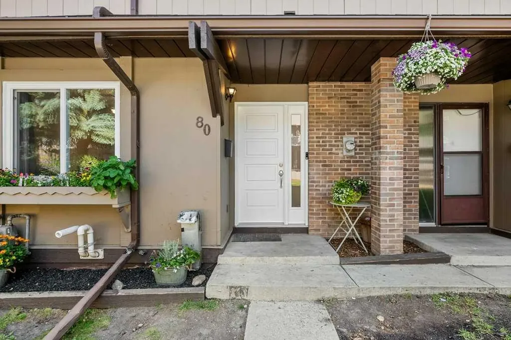 1055 72 Avenue NW Calgary AB T2K 5S4