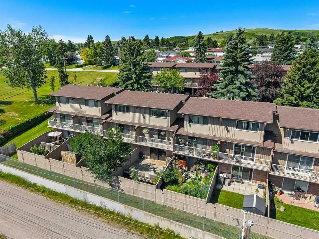 1055 72 Avenue NW Calgary AB T2K 5S4