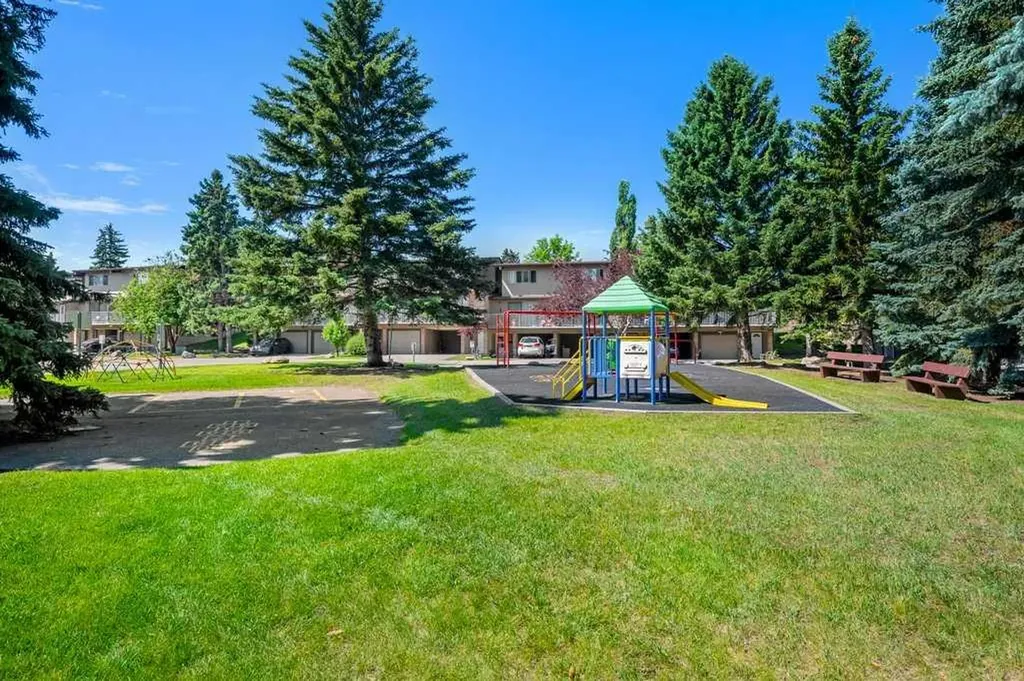 1055 72 Avenue NW Calgary AB T2K 5S4