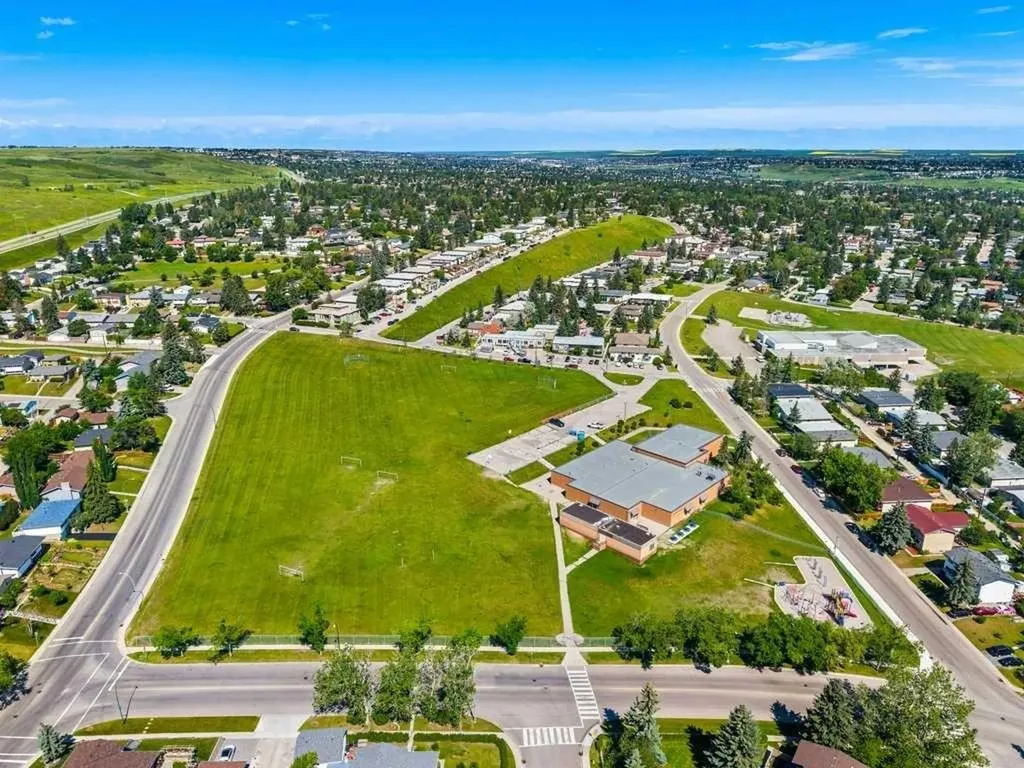 1055 72 Avenue NW Calgary AB T2K 5S4