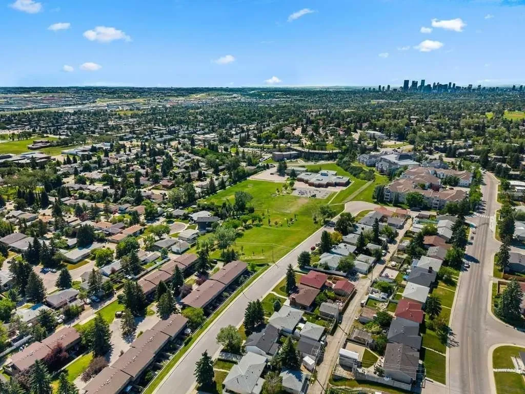 1055 72 Avenue NW Calgary AB T2K 5S4