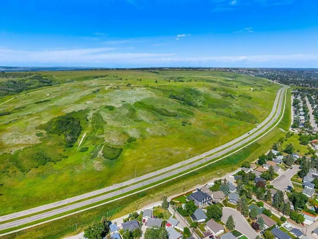 1055 72 Avenue NW Calgary AB T2K 5S4