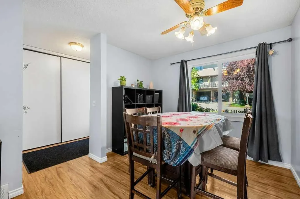 1055 72 Avenue NW Calgary AB T2K 5S4