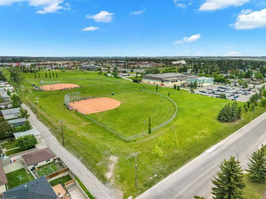 1055 72 Avenue NW Calgary AB T2K 5S4