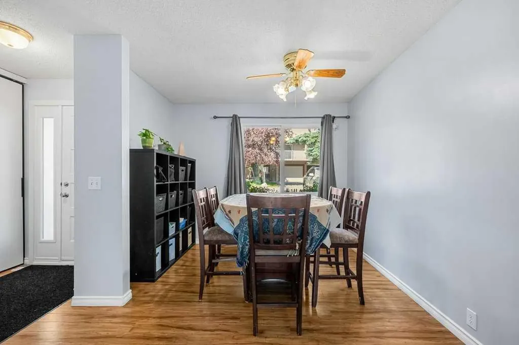 1055 72 Avenue NW Calgary AB T2K 5S4