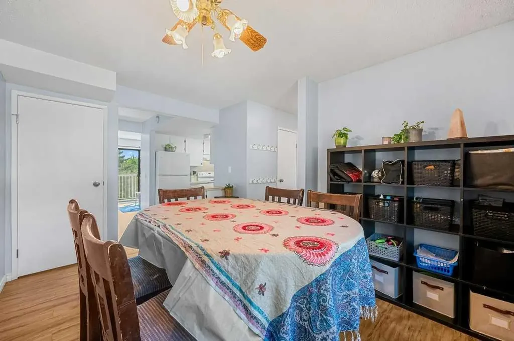 1055 72 Avenue NW Calgary AB T2K 5S4